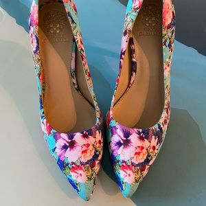Size 10 Vince camuto pointed toe 4 inch heels